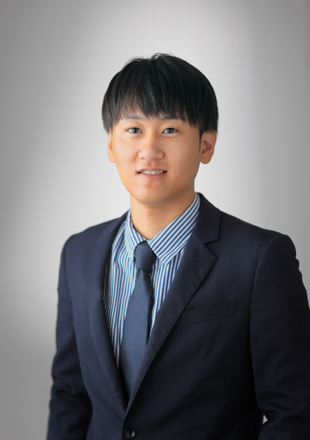 山田 拓巳のスーツ写真